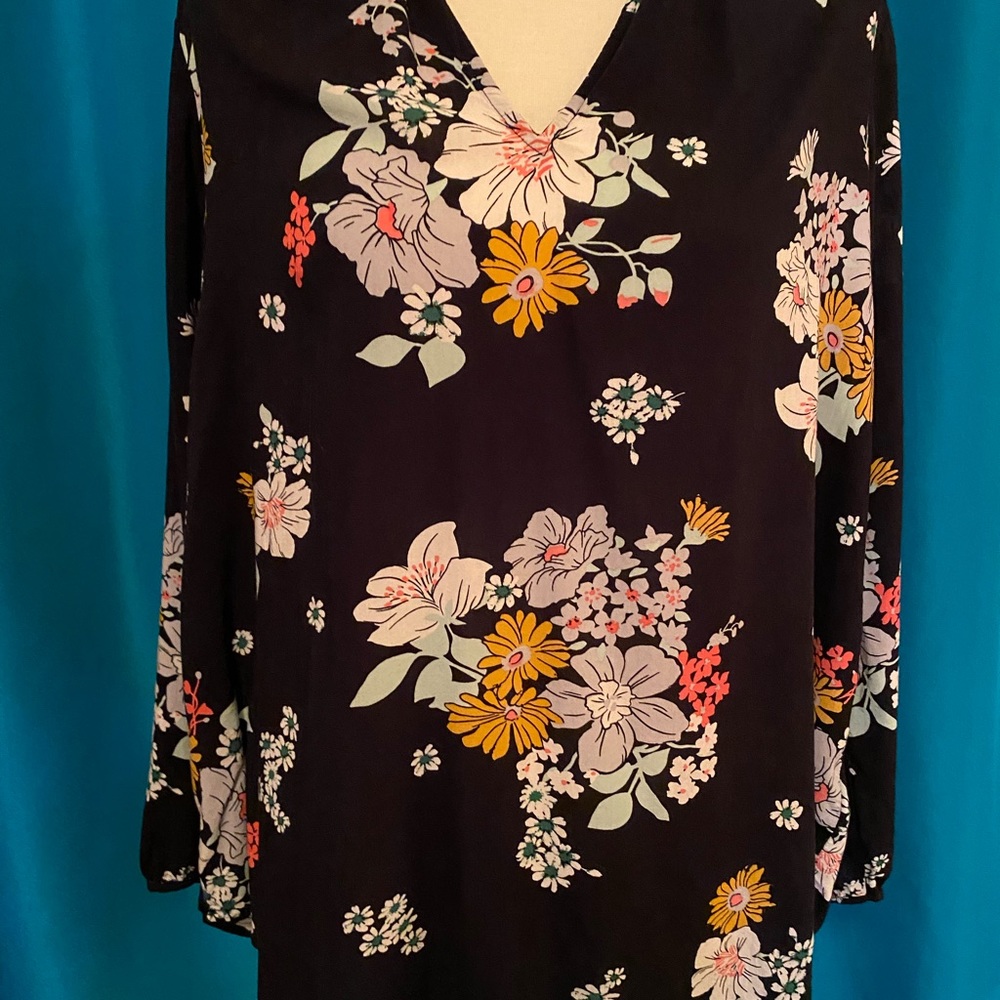 Old Navy Black Flowered L/S Top Size XXl